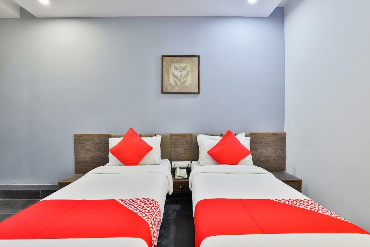 Hotel Chicago Ahmedabad Exterior photo